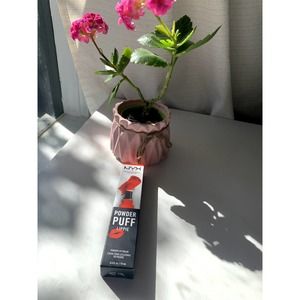 NYX Professional Makeup Powder Puff Lippie Crushing Hard